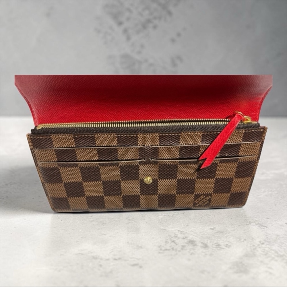 Louis Vuitton Emilie Wallet in Damier Ebene with Red Snap. Full Inclusion. - Picture 5 of 9